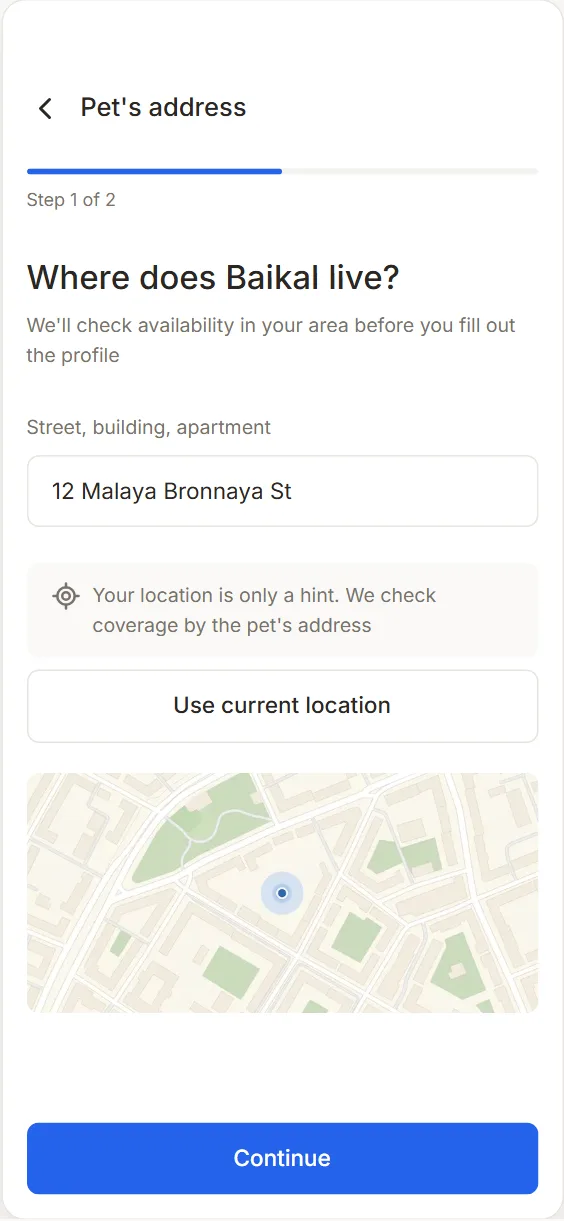 Pet address screen with a two-step progress indicator, address field, location explanation, map and continue action